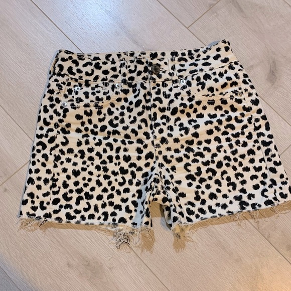 BNWOT American eagle Women’s animal print jean shorts size 2 - Picture 4 of 5
